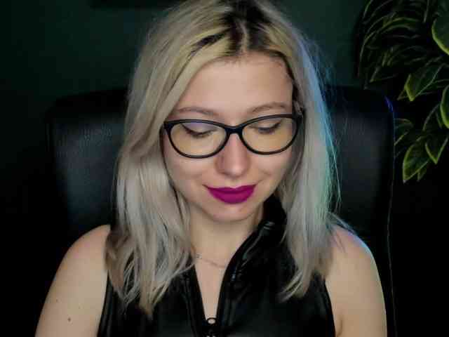 xxHeidiLove webcam