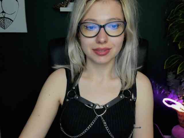 xxHeidiLove webcam