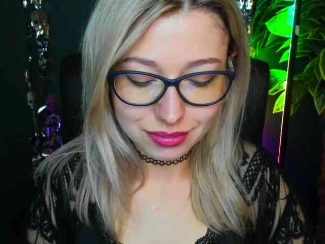 xxHeidiLove webcam