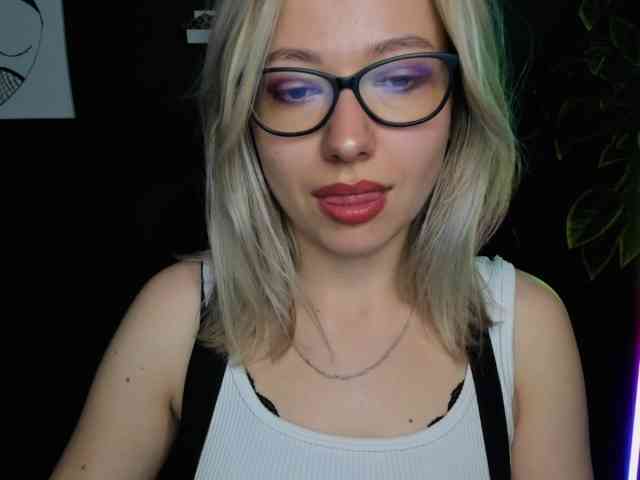 xxHeidiLove webcam