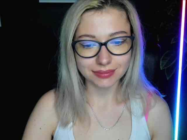 xxHeidiLove webcam