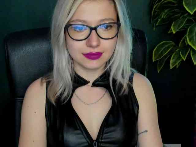 xxHeidiLove webcam