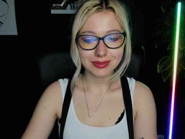 xxHeidiLove webcam