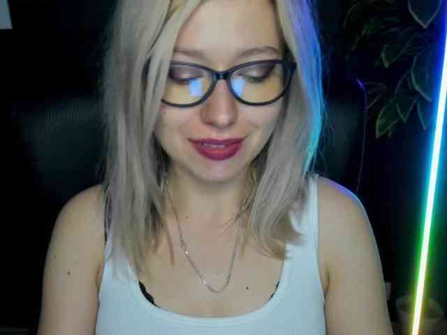 xxHeidiLove webcam