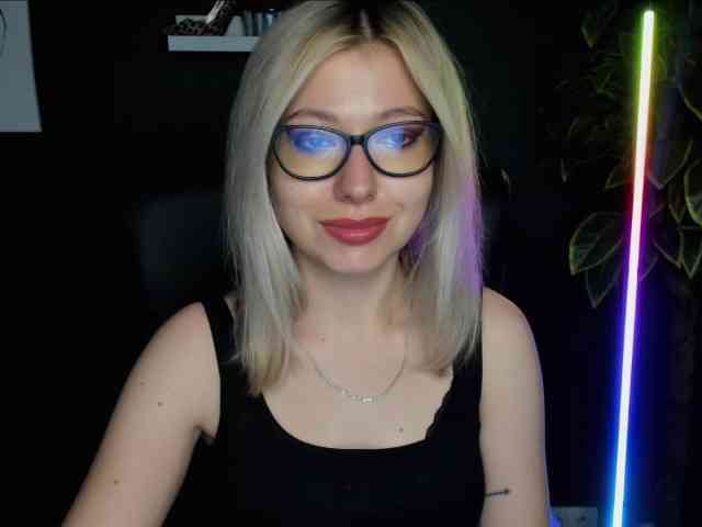 xxHeidiLove webcam