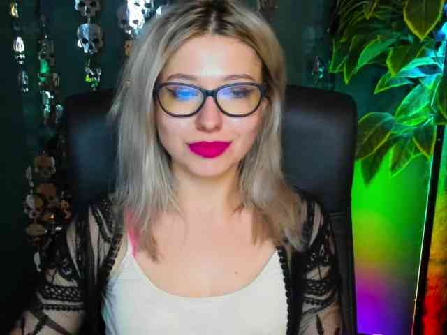 xxHeidiLove webcam