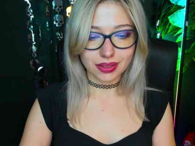 xxHeidiLove webcam