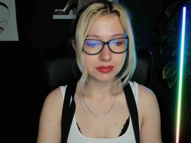 xxHeidiLove webcam