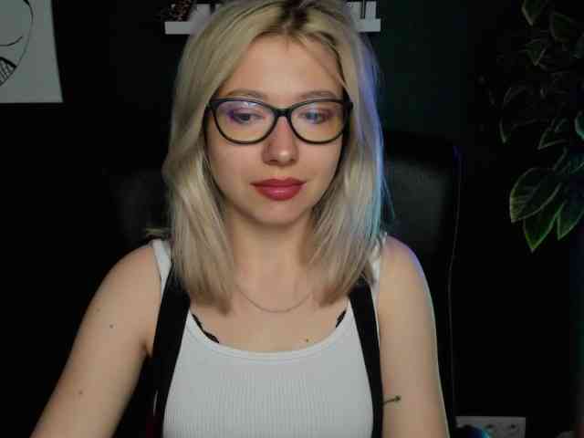 xxHeidiLove webcam