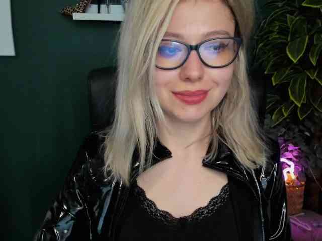 xxHeidiLove webcam