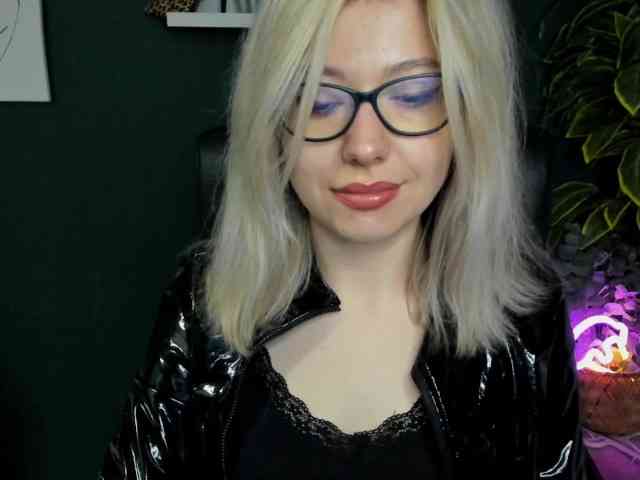 xxHeidiLove webcam