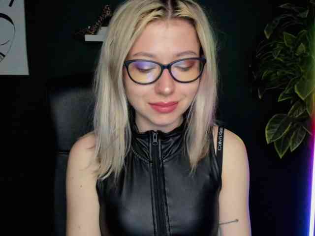 xxHeidiLove webcam