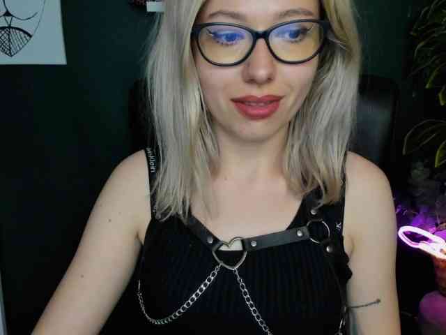 xxHeidiLove webcam
