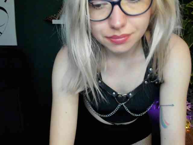 xxHeidiLove webcam