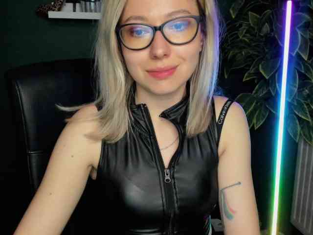 xxHeidiLove webcam
