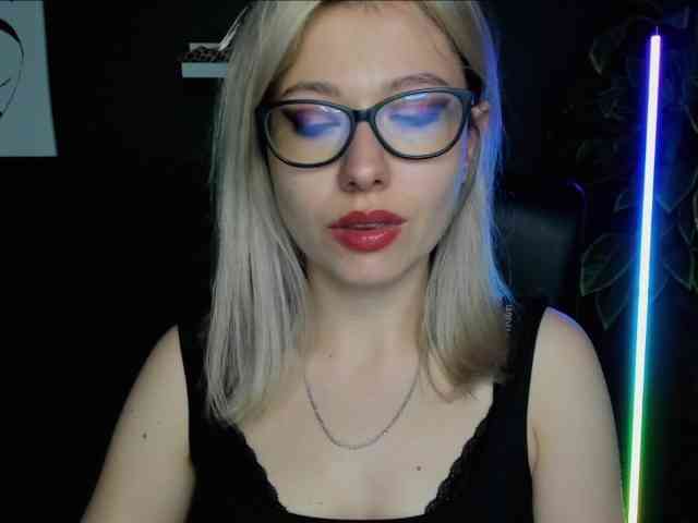xxHeidiLove webcam
