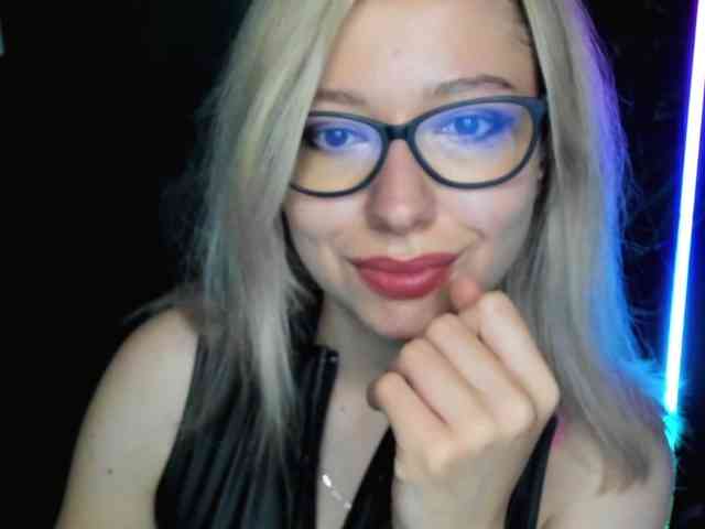 xxHeidiLove webcam
