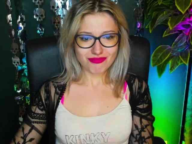 xxHeidiLove webcam