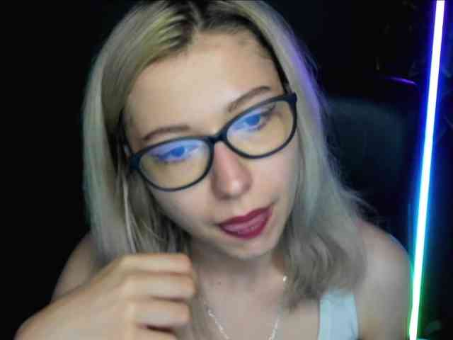 xxHeidiLove webcam