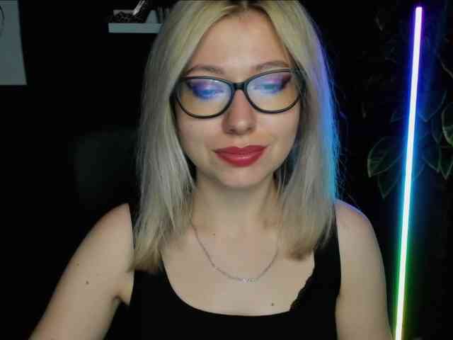 xxHeidiLove webcam