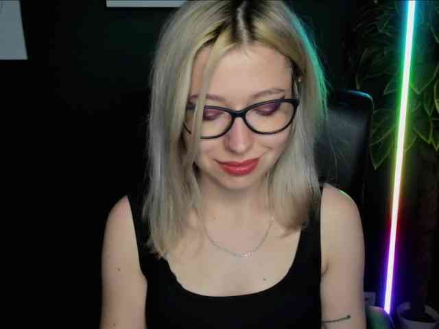 xxHeidiLove webcam