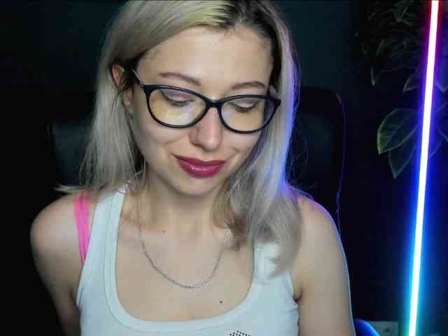 xxHeidiLove webcam