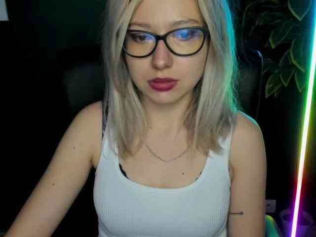 xxHeidiLove webcam