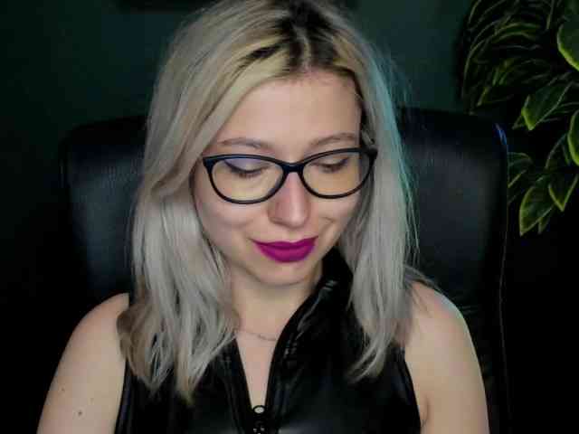 xxHeidiLove webcam