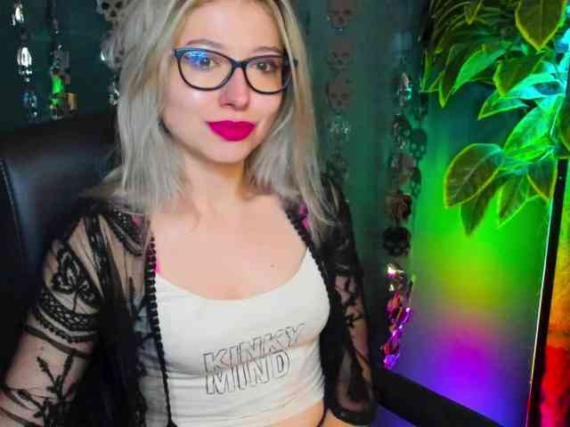 xxHeidiLove webcam