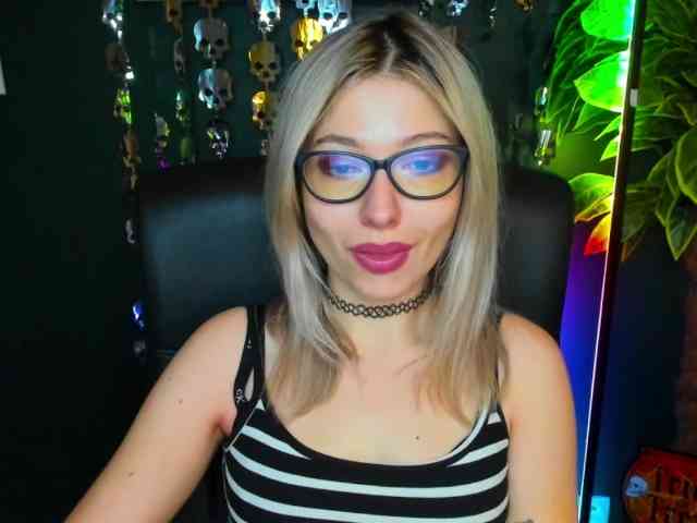 xxHeidiLove webcam