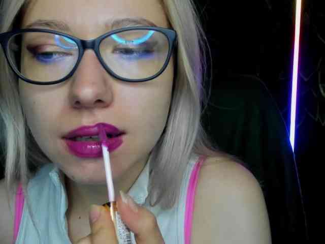 xxHeidiLove webcam