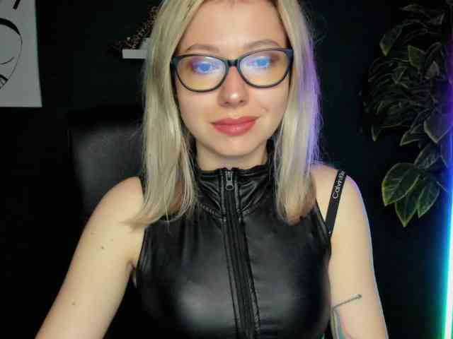 xxHeidiLove webcam