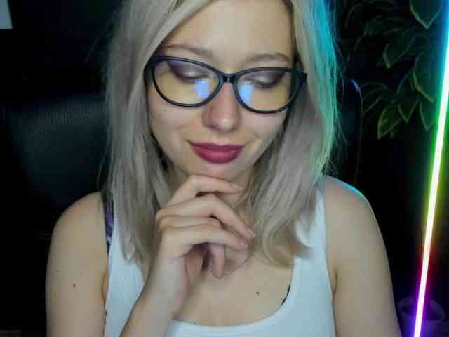 xxHeidiLove webcam