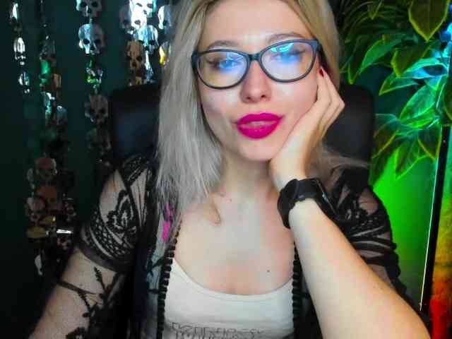 xxHeidiLove webcam