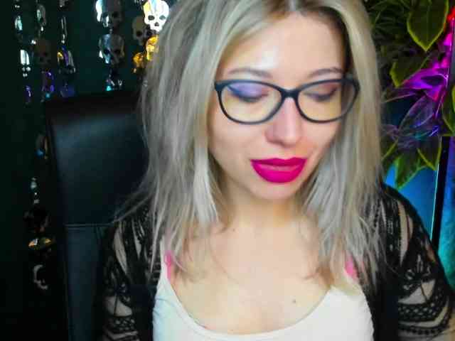 xxHeidiLove webcam