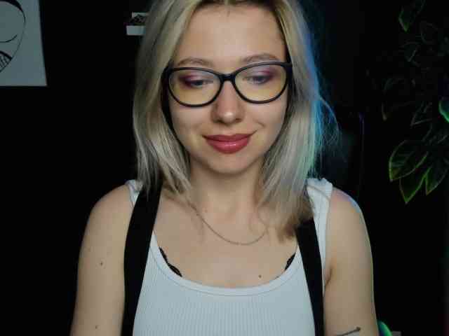 xxHeidiLove webcam