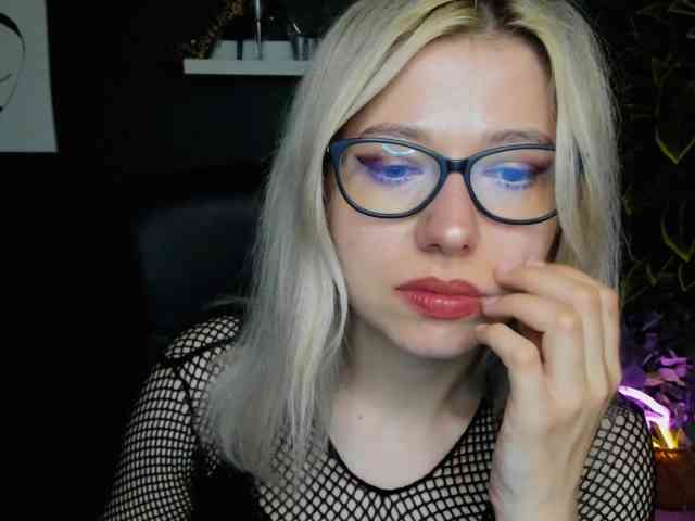 xxHeidiLove webcam