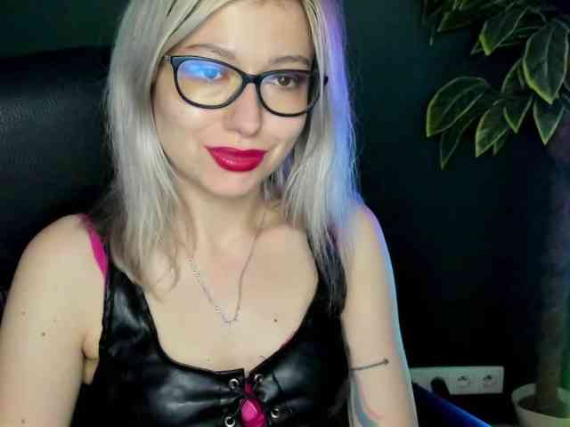 xxHeidiLove webcam