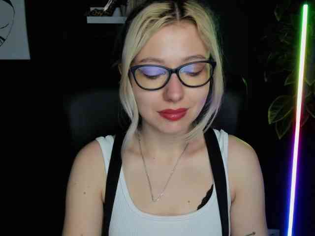 xxHeidiLove webcam