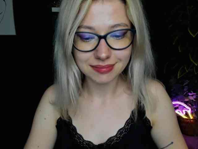 xxHeidiLove webcam