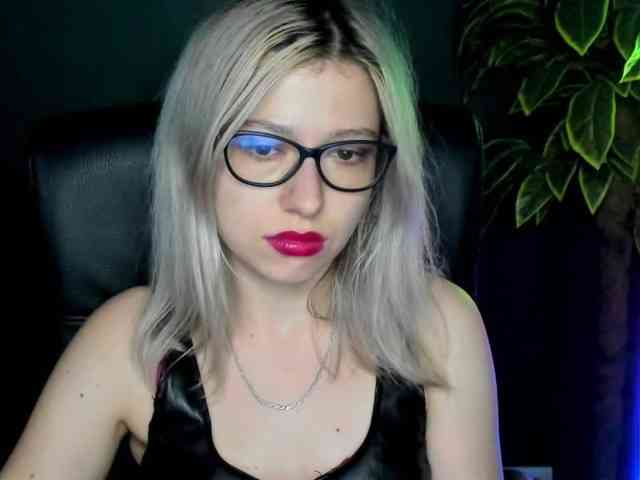 xxHeidiLove webcam