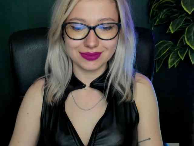 xxHeidiLove webcam