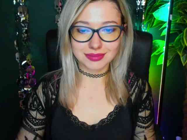 xxHeidiLove webcam