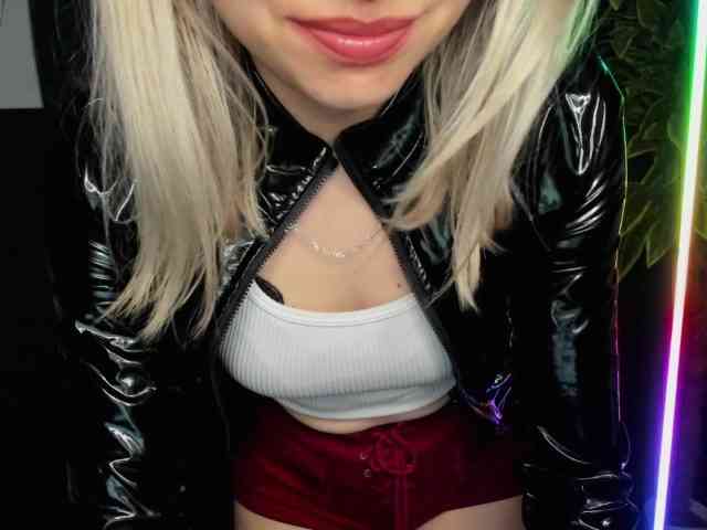 xxHeidiLove webcam