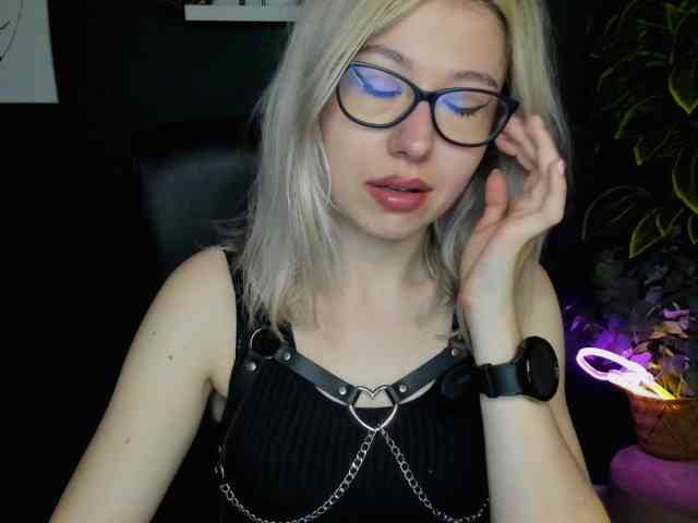 xxHeidiLove webcam
