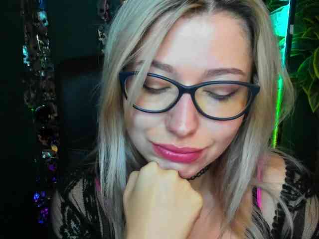 xxHeidiLove webcam