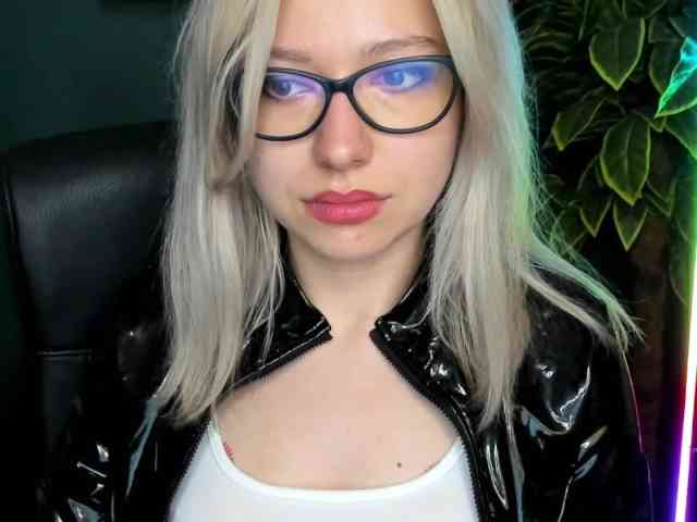 xxHeidiLove webcam