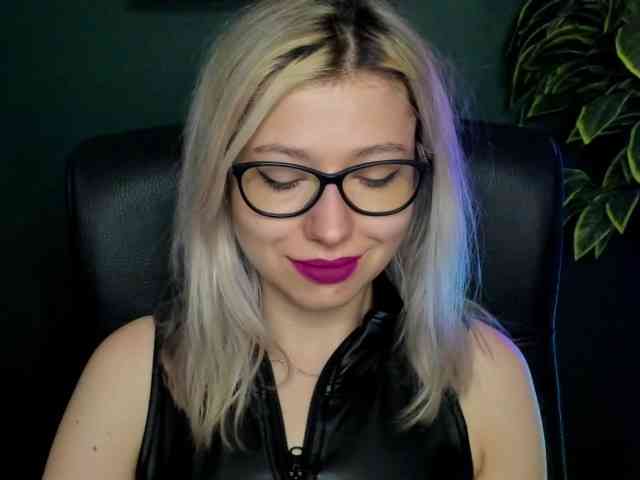 xxHeidiLove webcam