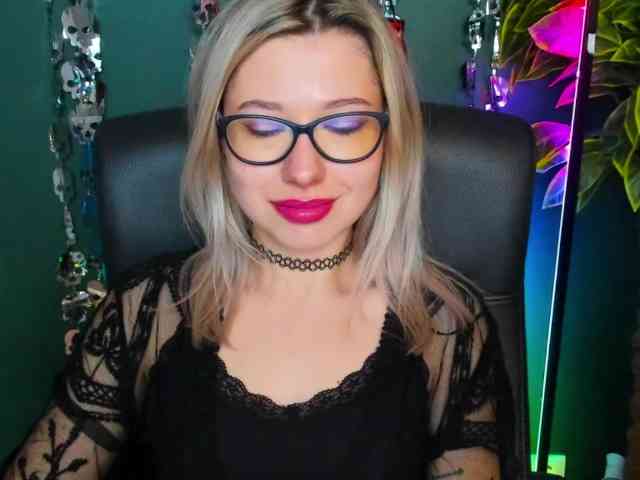 xxHeidiLove webcam