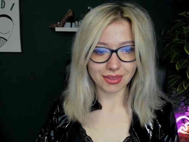 xxHeidiLove webcam
